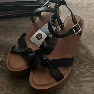 Black Heel Sandal NWT size 11